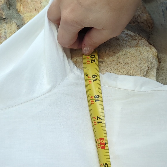 Sisley White Tunic Top with Ruffles - Picture 6 of 9